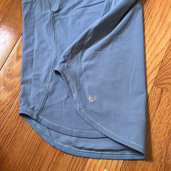 Lululemon blue sz 4 workout/run tank - Picture 3 of 4